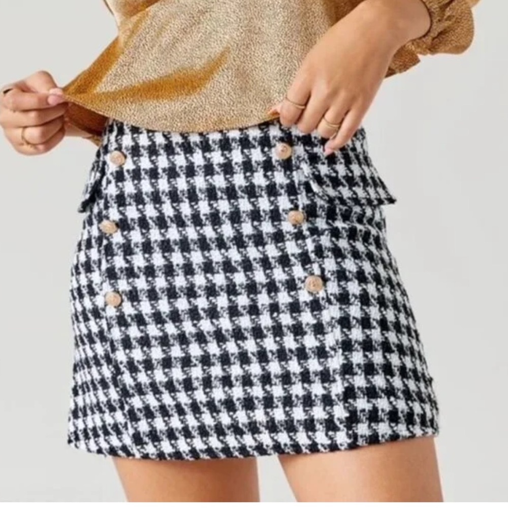 Francesca’s mi ami houndstooth mini skirt